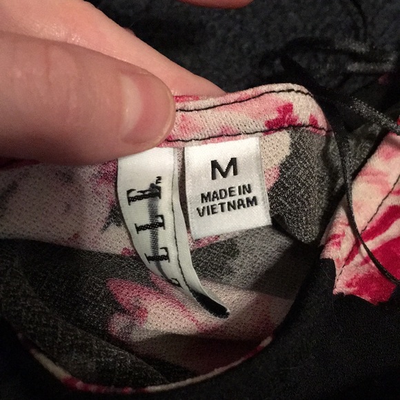 Floral 3/4 sleeve top - Picture 2 of 2